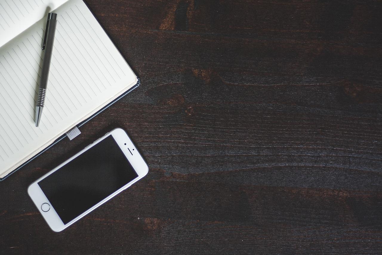 smartphone Accessories to Stay Connected While Riding