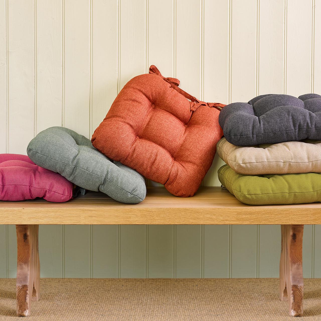 Adding⁢ Comfort with Seat Pads ⁤and Cushions
