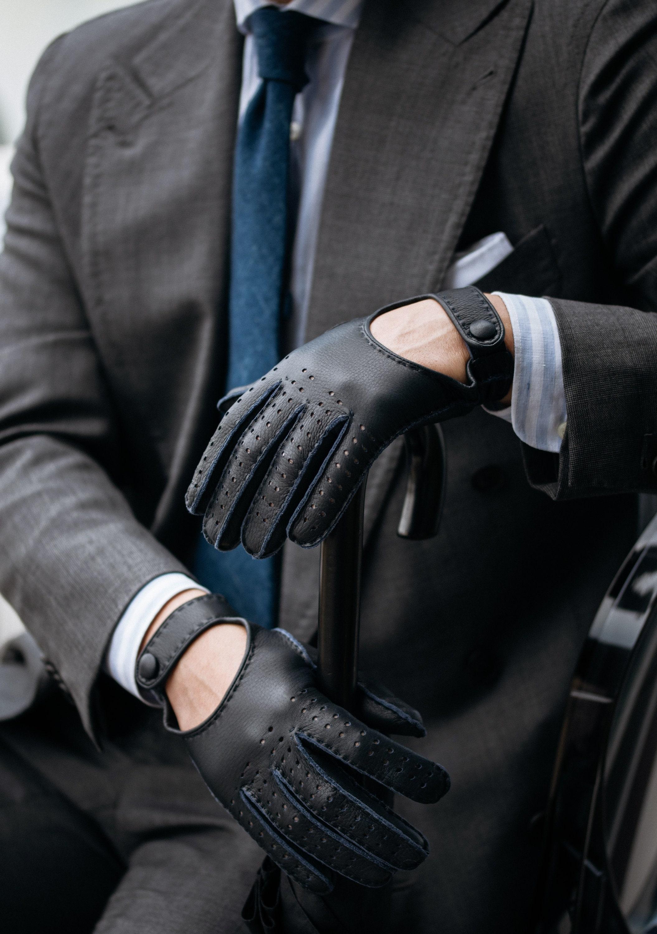 Stylish Gloves: Merging Aesthetics with Grip and Control