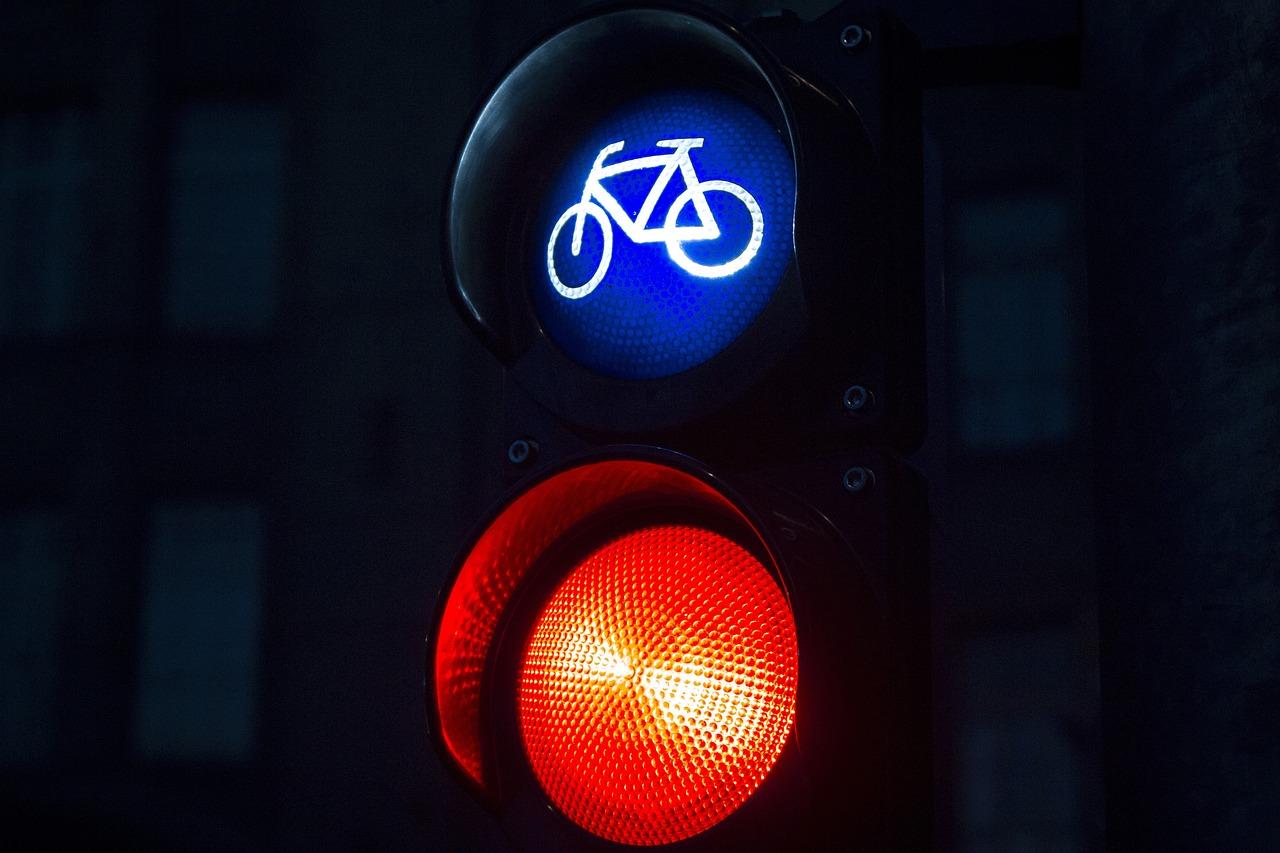Enhancing⁤ Visibility: The ⁤Role of‍ Lights and ‍Reflective Gear