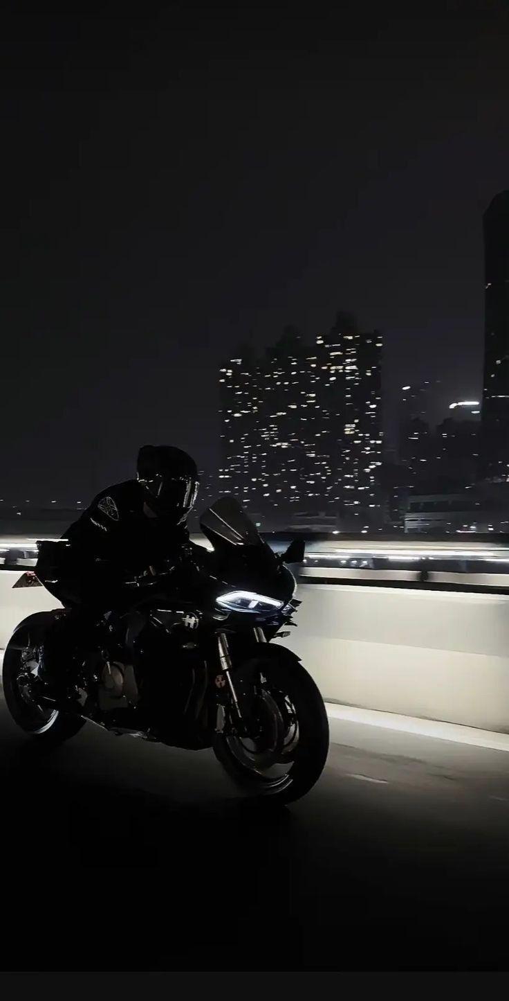 customize your ⁢Look with Trending⁢ Motorcycle Aesthetics‍ and⁢ Gadgets