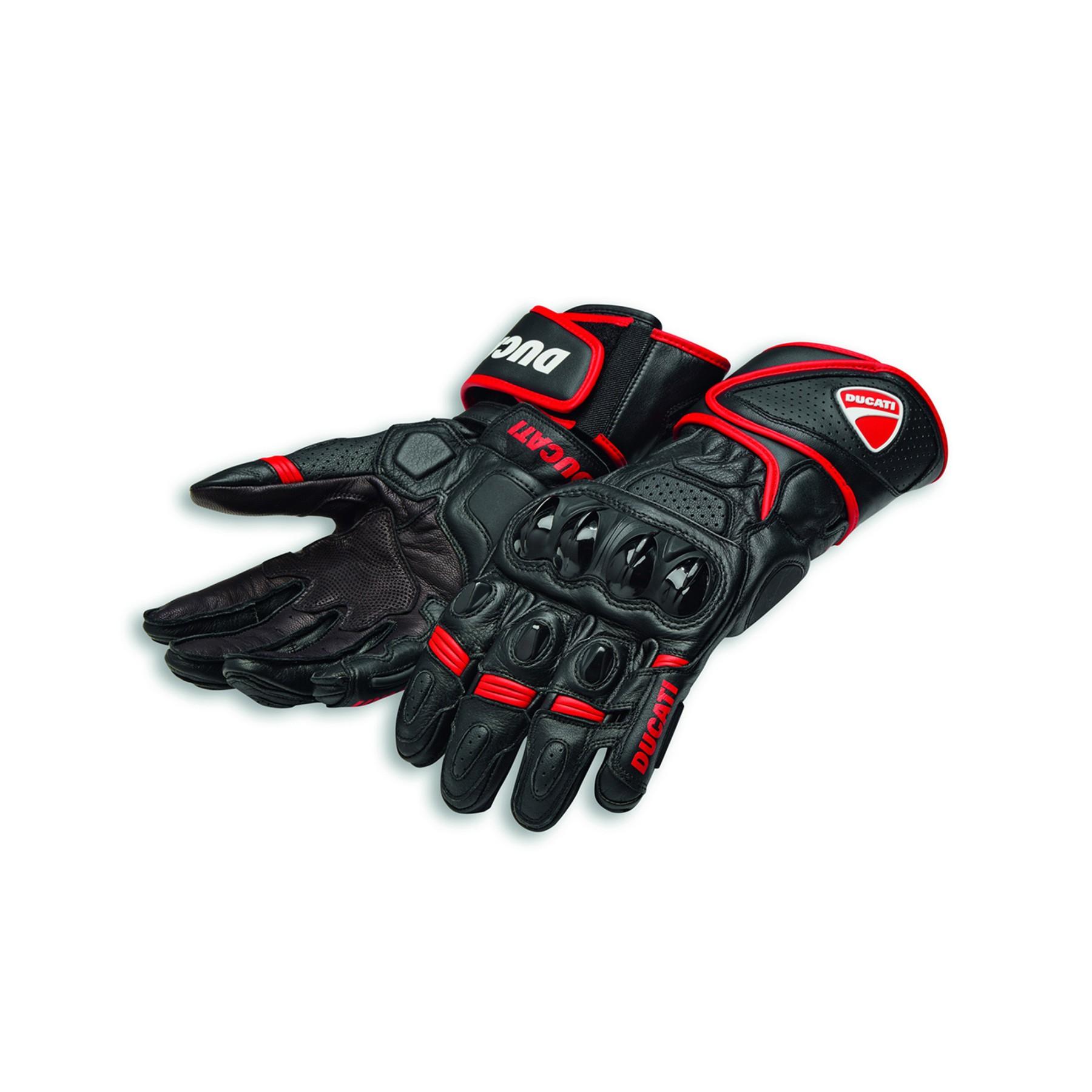 Choosing the Right Motorcycle Gloves for Grip and Protection