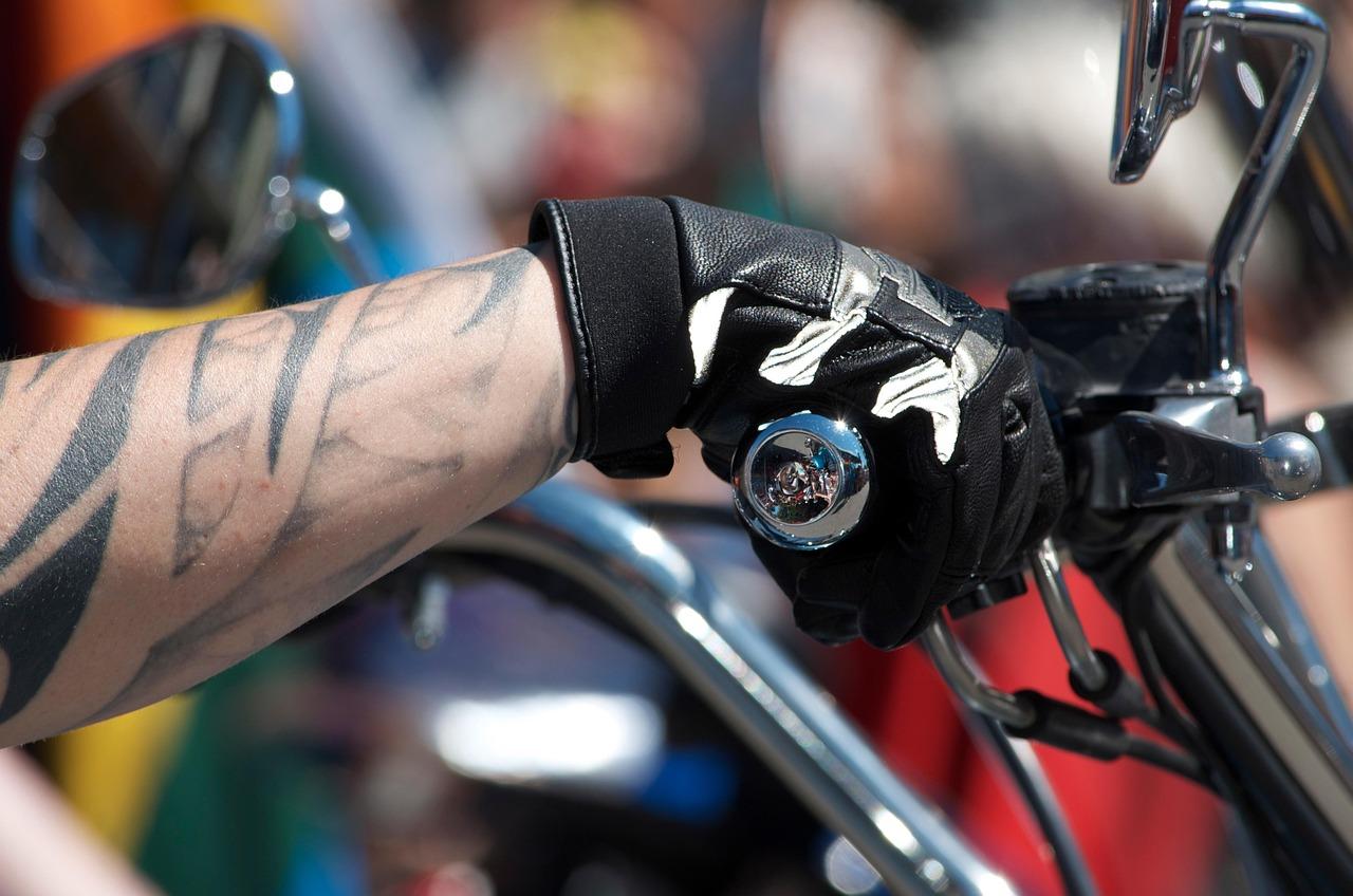 The⁢ Importance of Motorcycle ‌Gloves for Grip and Comfort