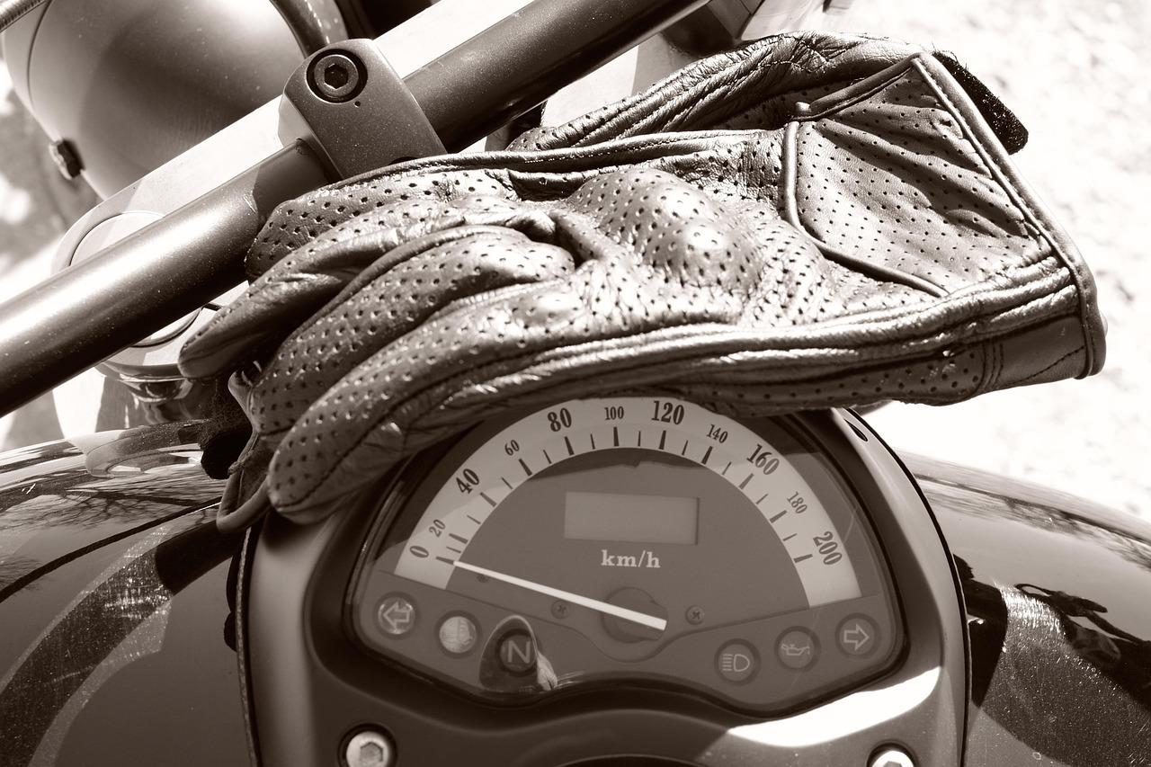 Comfort on the Road: Essential Motorcycle Riding Gloves