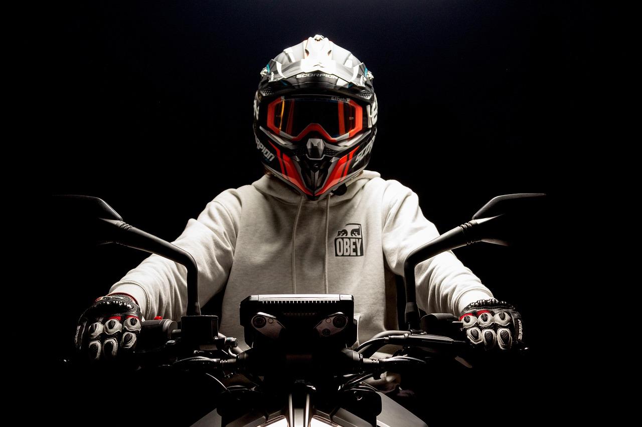 Stay Safe: ⁢Essential​ Protective Gear ⁢for Every Biker